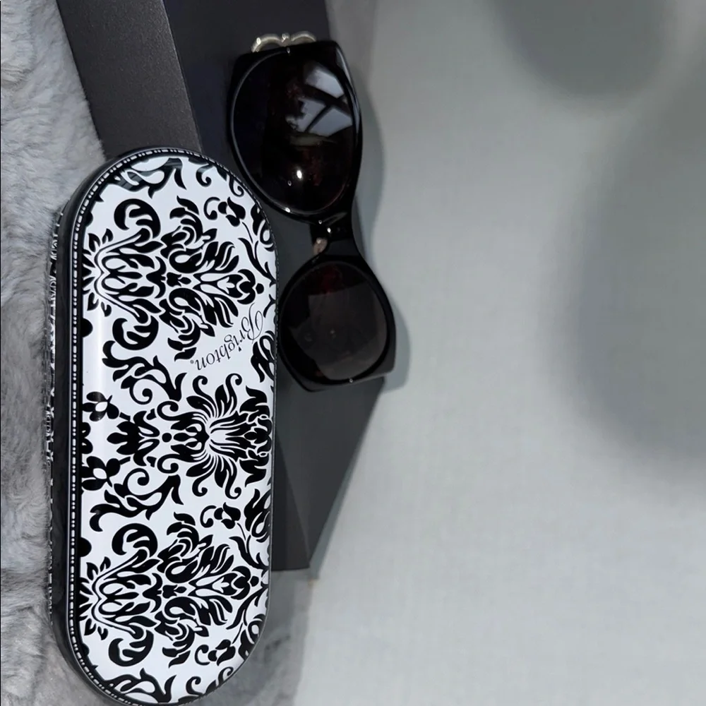 Brighton Black Oversized Sunglasses with Modern Frame